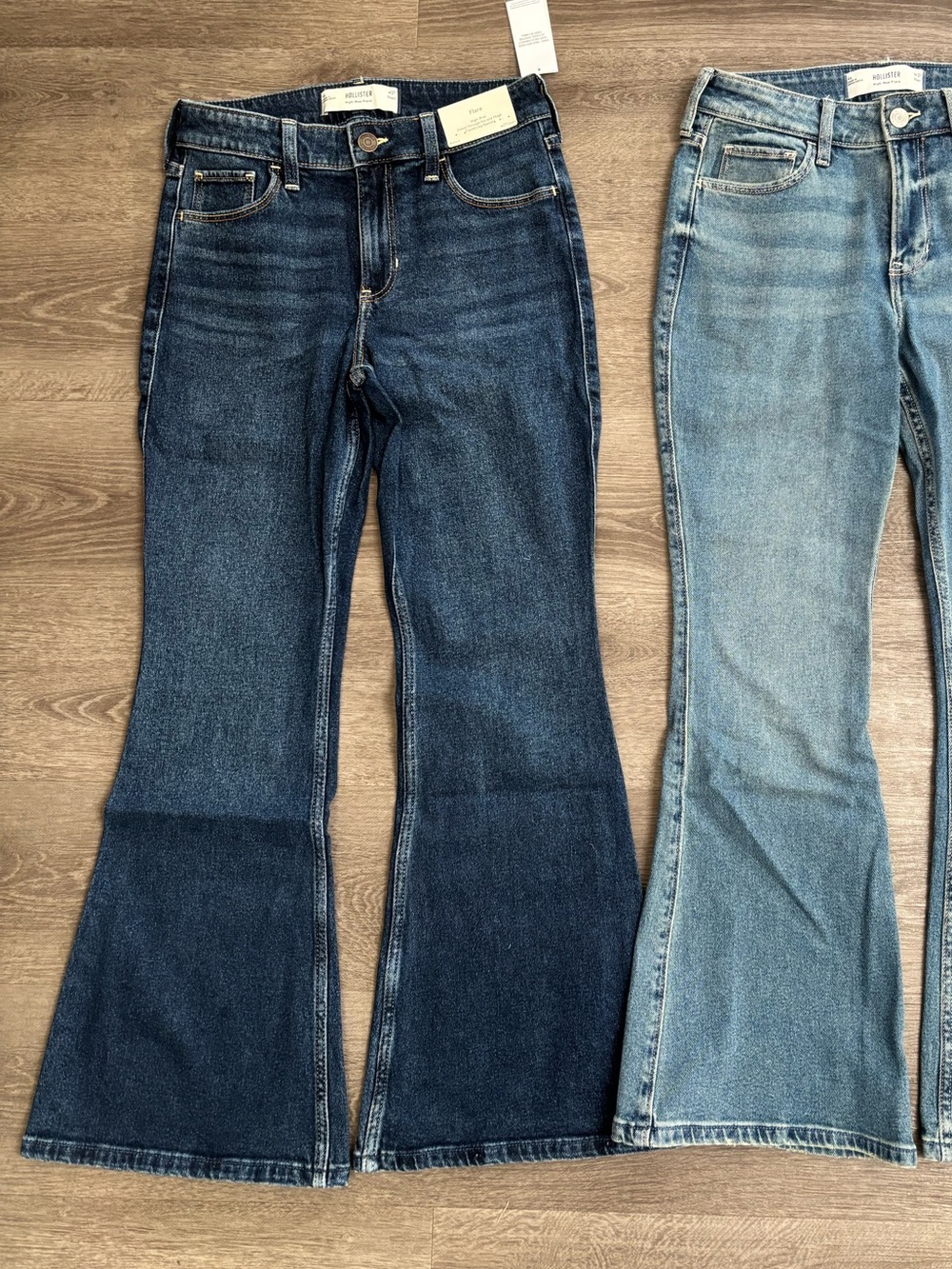 Hollister 4S W27 Short - Women's High Rise Flared Jeans - Dark Blue (1 pair)